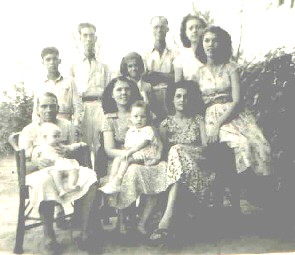 Ada (sister of Wilfred Pears) Henderson - holding baby on left - and the Hendersons